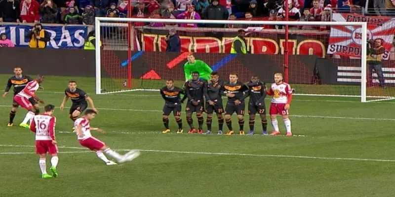 Chiến lược đá phạt hàng rào bách thắng